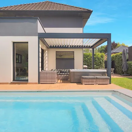 La - Piscine Et Jacuzzi Prive Holiday home Sainghin-en-Melantois